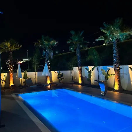 Luxury Pool Paskuqan - Lakeside 别墅 地拉那