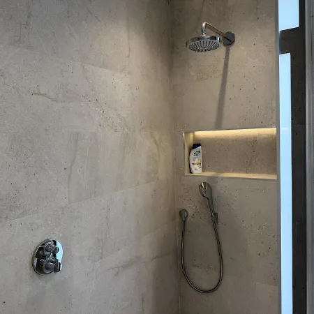 Luxury Pool Paskuqan - Lakeside فيلة تيرانا