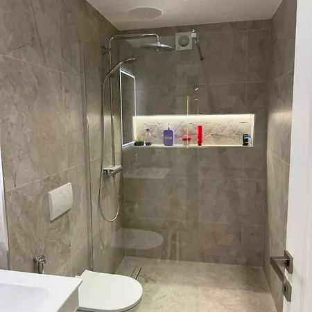 Luxury Pool Paskuqan - Lakeside וילה