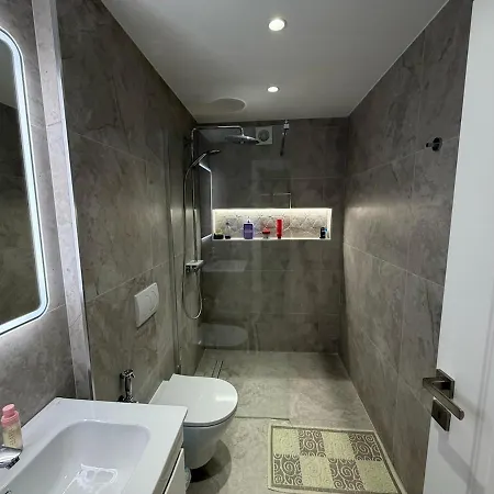 Luxury Pool Paskuqan - Lakeside וילה טיראנה
