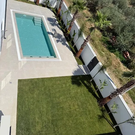 Luxury Pool Paskuqan - Lakeside فيلة تيرانا