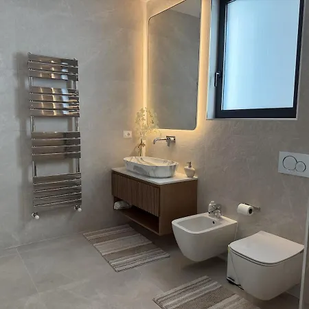 Luxury Pool Paskuqan - Lakeside * טיראנה