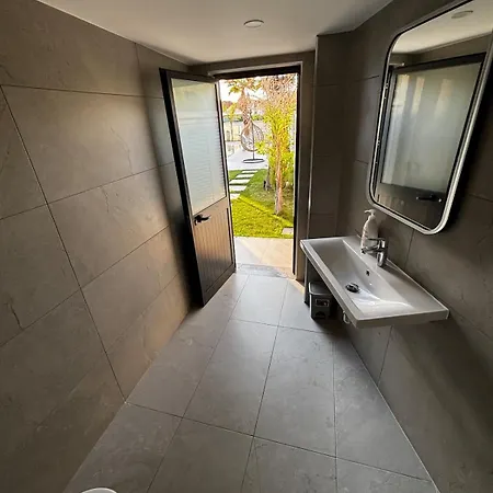 Luxury Pool Paskuqan - Lakeside וילה