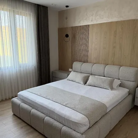Luxury Pool Paskuqan - Lakeside فيلة تيرانا