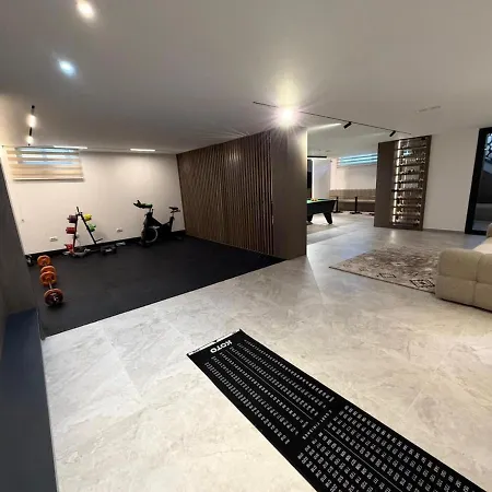 Luxury Pool Paskuqan - Lakeside فيلة تيرانا