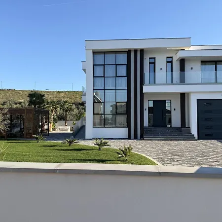 וילה Luxury Pool Paskuqan - Lakeside טיראנה